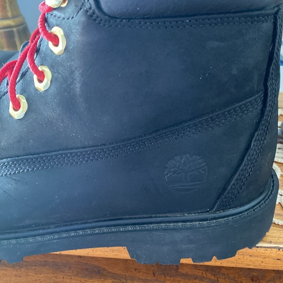 Black Timberland size 8 boots with red laces - Picture 4 of 6